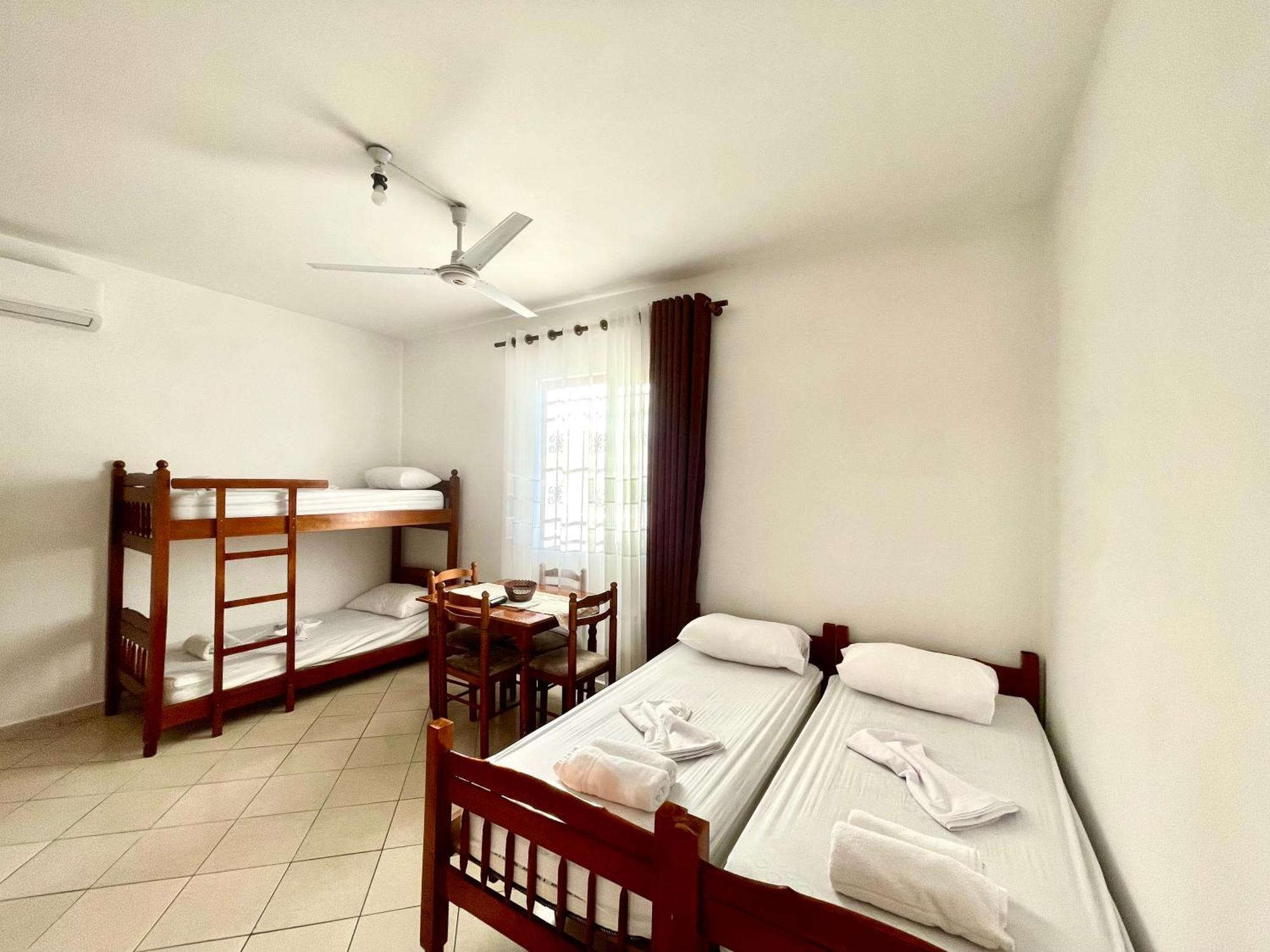 Xhou'S Home Shkoder Luaran gambar