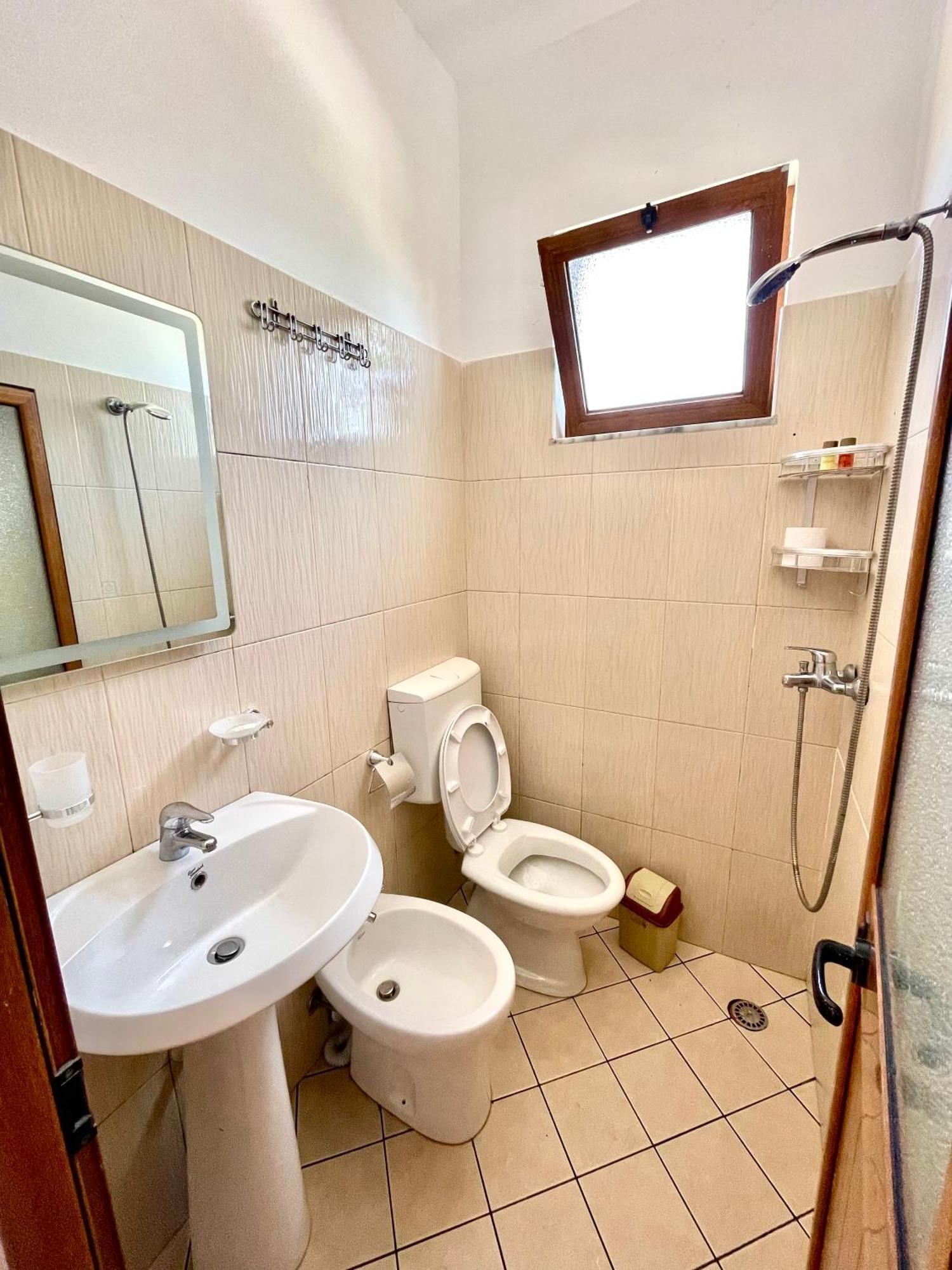 Xhou'S Home Shkoder Luaran gambar