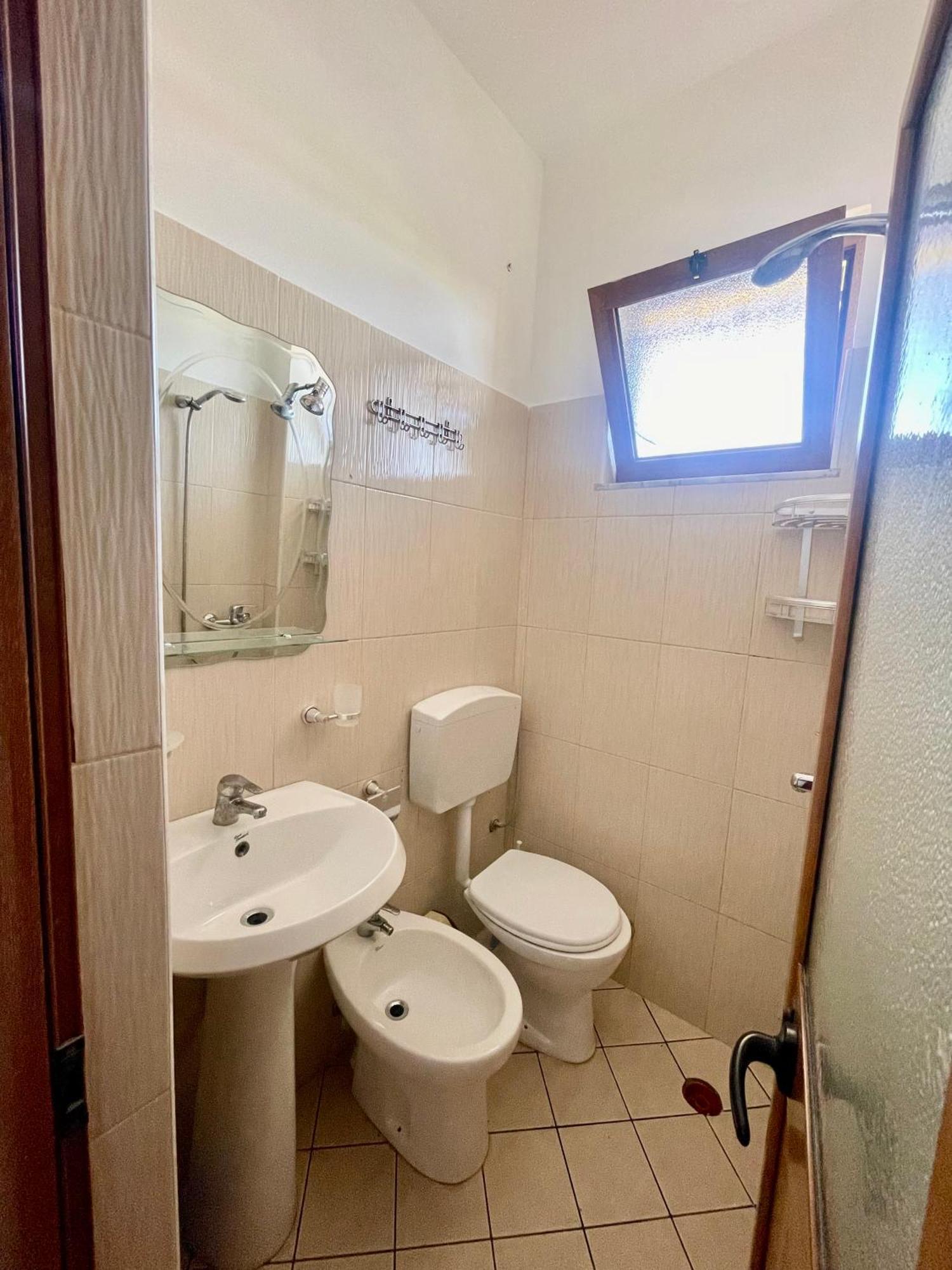 Xhou'S Home Shkoder Luaran gambar