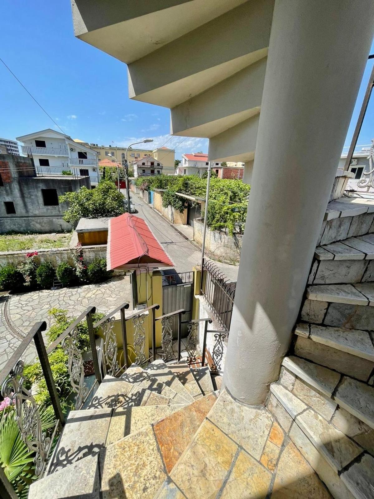 Xhou'S Home Shkoder Luaran gambar